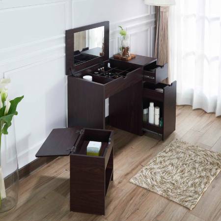 Auch Schminkstühle können mit persönlichen Gegenständen aufgestellt werden.